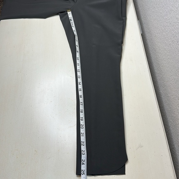 Athleta Stellar Crop Pant Olive Green with Front Zipper Pockets Size Medium - Picture 13 of 13